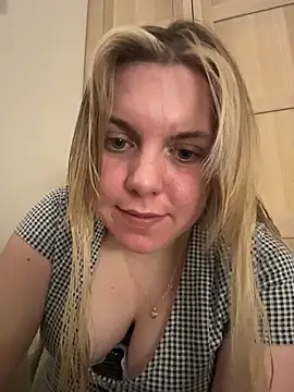 Snapshot of Nallinee chatting on November 2025 10:56:01 PM Nallinee online show from November 2025 10:56:01 PM