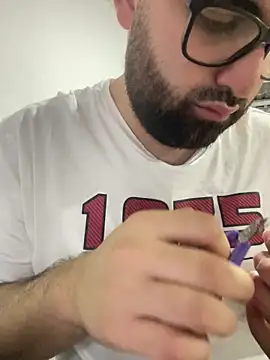 Snapshot of julianlondo111 chatting on December 2025 03:03:01 AM julianlondo111 online show from December 2025 03:03:01 AM