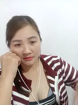 Little-Red123 online show from December 2025 05:31:02 PM