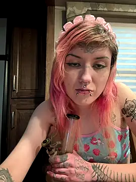 needlefaceUwU online show from November 2025 11:25:01 PM