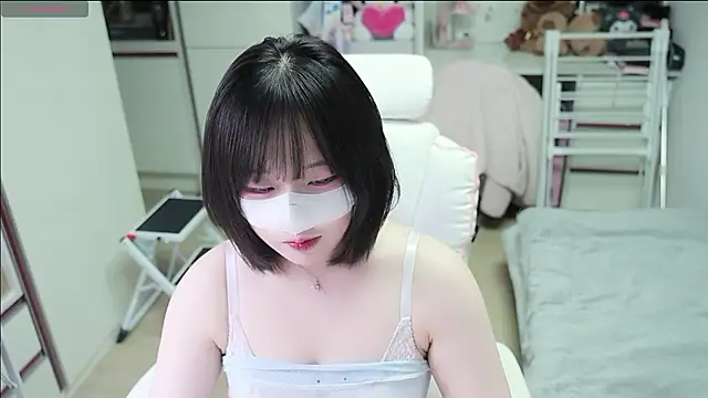 kimhyeona2005 online show from April 2026 11:12:01 AM