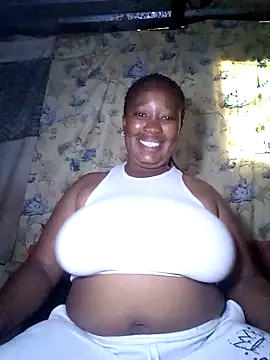 Snapshot of MissMoyo chatting on November 2025 03:05:02 PM MissMoyo online show from November 2025 03:05:02 PM