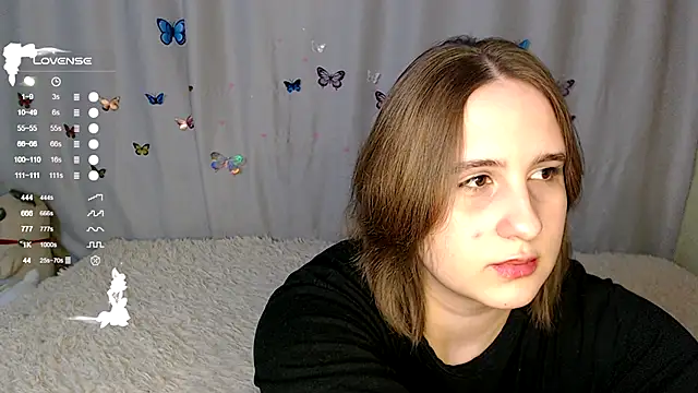 Snapshot of LightNea chatting on December 2025 06:02:01 PM LightNea online show from December 2025 06:02:01 PM