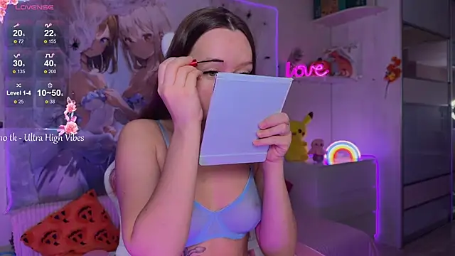 Snapshot of CheekySashaCharm chatting on December 2025 06:08:02 AM CheekySashaCharm online show from December 2025 06:08:02 AM