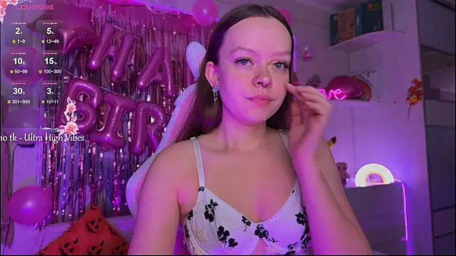 Snapshot of CheekySashaCharm chatting on December 2025 07:36:02 AM CheekySashaCharm online show from December 2025 07:36:02 AM