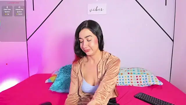 Snapshot of VictoriaRouge_ chatting on November 2025 01:00:02 PM VictoriaRouge online show from November 2025 01:00:02 PM