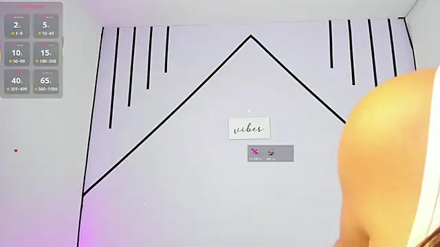 Snapshot of VictoriaRouge_ chatting on December 2025 12:47:01 PM VictoriaRouge online show from December 2025 12:47:01 PM