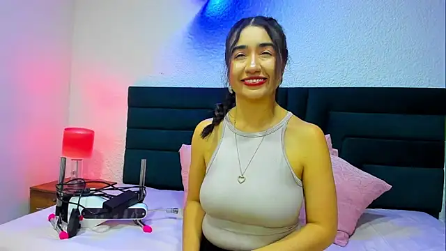 VictoriaRouge  online show from May 2026 08:15:01 PM
