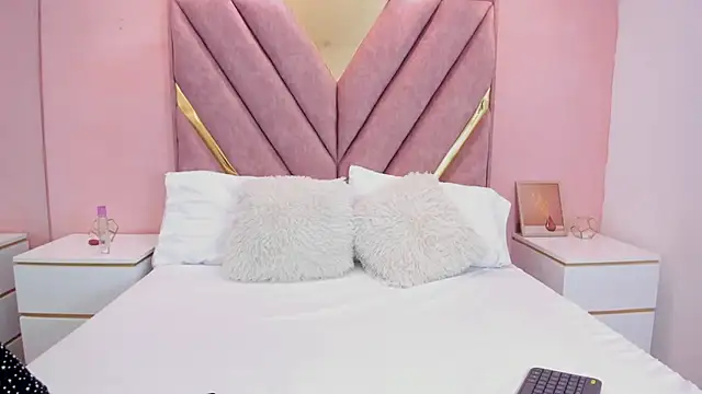 Snapshot of roxyflame_ chatting on December 2025 11:48:02 AM roxyflame online show from December 2025 11:48:02 AM