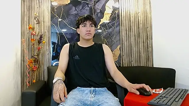 Tommy160920 online show from November 2025 12:42:02 PM