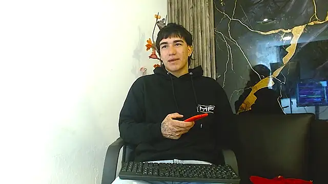 Tommy160920 online show from November 2025 01:58:02 PM