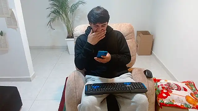 Tommy160920 online show from December 2025 12:55:01 PM