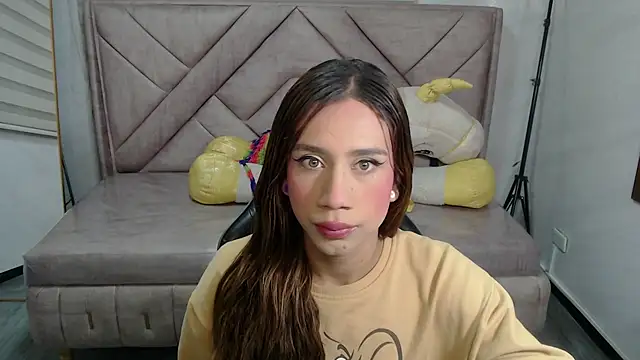 Snapshot of Evy_Luxx_v chatting on November 2025 03:50:02 AM Evy Luxx v online show from November 2025 03:50:02 AM