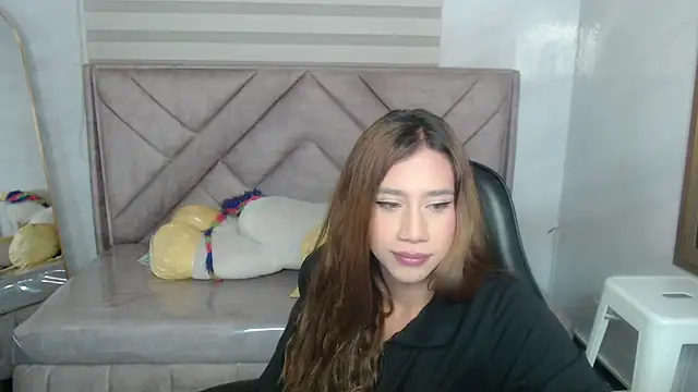 Snapshot of Evy_Luxx_v chatting on November 2025 04:12:01 AM Evy Luxx v online show from November 2025 04:12:01 AM