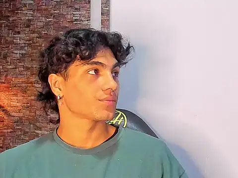 Snapshot of MattFiore chatting on December 2025 06:01:02 PM MattFiore online show from December 2025 06:01:02 PM