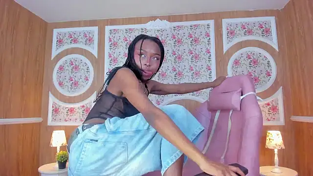 Snapshot of Midnight_Bluee chatting on November 2025 07:59:02 PM Midnight Bluee online show from November 2025 07:59:02 PM