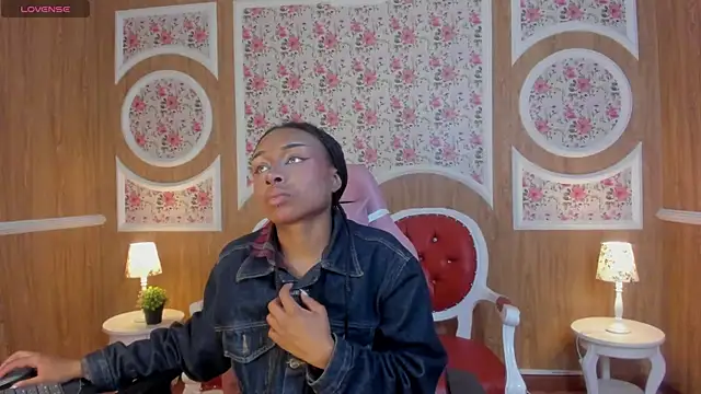 Snapshot of Midnight_Bluee chatting on November 2025 08:00:01 PM Midnight Bluee online show from November 2025 08:00:01 PM