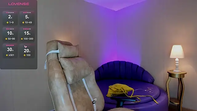 Snapshot of Midnight_Bluee chatting on December 2025 07:32:01 PM Midnight Bluee online show from December 2025 07:32:01 PM