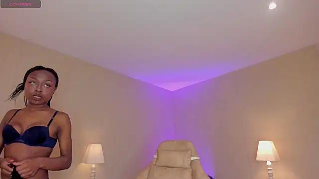 Snapshot of Midnight_Bluee chatting on December 2025 07:53:02 PM Midnight Bluee online show from December 2025 07:53:02 PM