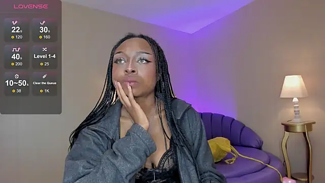 Snapshot of Midnight_Bluee chatting on December 2025 07:40:02 PM Midnight Bluee online show from December 2025 07:40:02 PM