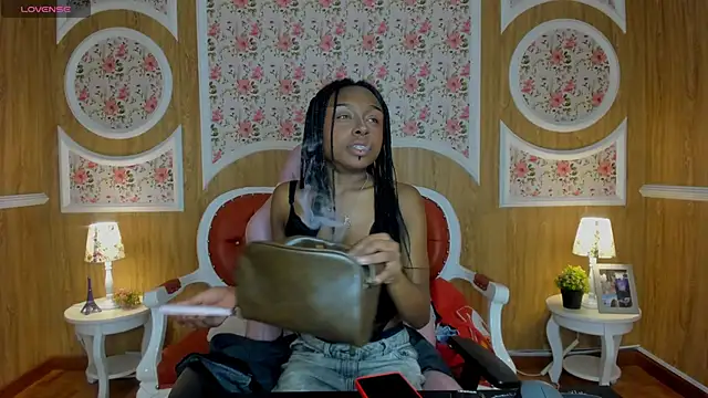 Snapshot of Midnight_Bluee chatting on December 2025 08:03:02 PM Midnight Bluee online show from December 2025 08:03:02 PM