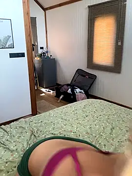 Snapshot of peachcindyy chatting on December 2025 05:57:01 AM peachcindyy online show from December 2025 05:57:01 AM