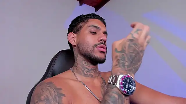 Snapshot of LuigiVitale_1 chatting on November 2025 01:55:01 PM LuigiVitale 1 online show from November 2025 01:55:01 PM