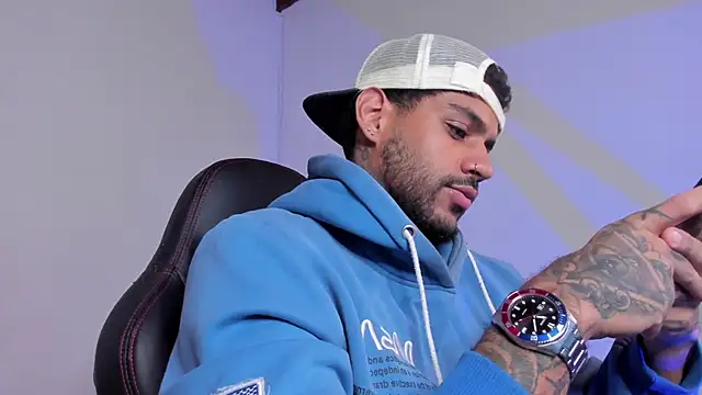 Snapshot of LuigiVitale_1 chatting on November 2025 05:52:01 AM LuigiVitale 1 online show from November 2025 05:52:01 AM