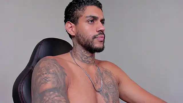 Snapshot of LuigiVitale_1 chatting on December 2025 02:11:01 PM LuigiVitale 1 online show from December 2025 02:11:01 PM