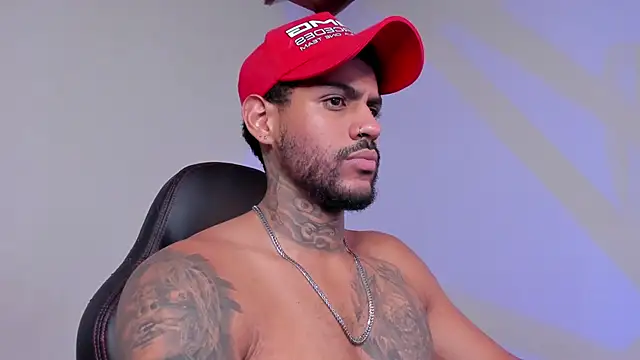 Snapshot of LuigiVitale_1 chatting on December 2025 01:35:02 AM LuigiVitale 1 online show from December 2025 01:35:02 AM