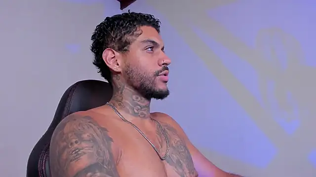 Snapshot of LuigiVitale_1 chatting on December 2025 01:59:02 AM LuigiVitale 1 online show from December 2025 01:59:02 AM