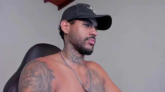 Snapshot of LuigiVitale_1 chatting on December 2025 05:12:02 AM LuigiVitale 1 online show from December 2025 05:12:02 AM