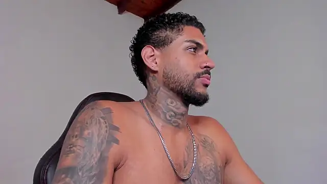 Snapshot of LuigiVitale_1 chatting on December 2025 04:28:02 AM LuigiVitale 1 online show from December 2025 04:28:02 AM