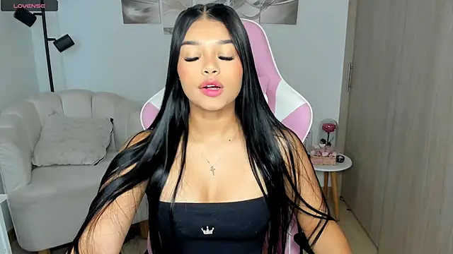haileyflorez  online show from May 2026 01:19:01 PM
