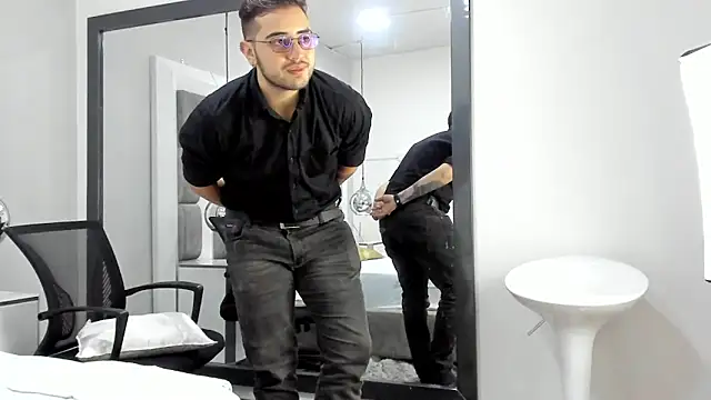 Snapshot of Ethan_Greys chatting on November 2025 04:01:01 AM Ethan Greys online show from November 2025 04:01:01 AM