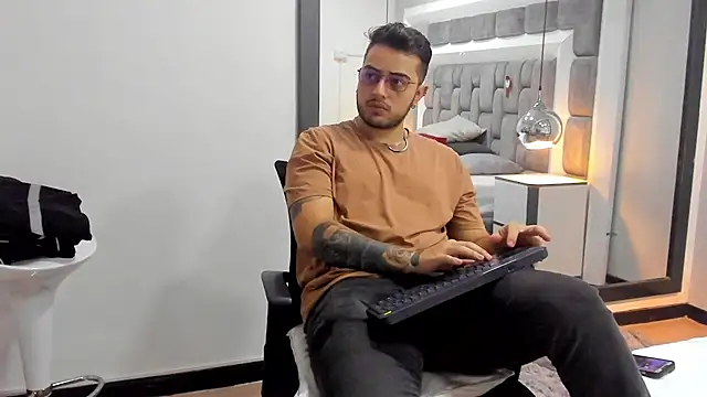 Snapshot of Ethan_Greys chatting on November 2025 03:38:02 AM Ethan Greys online show from November 2025 03:38:02 AM