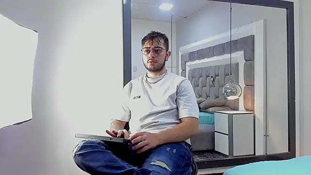 Snapshot of Ethan_Greys chatting on November 2025 04:03:02 AM Ethan Greys online show from November 2025 04:03:02 AM