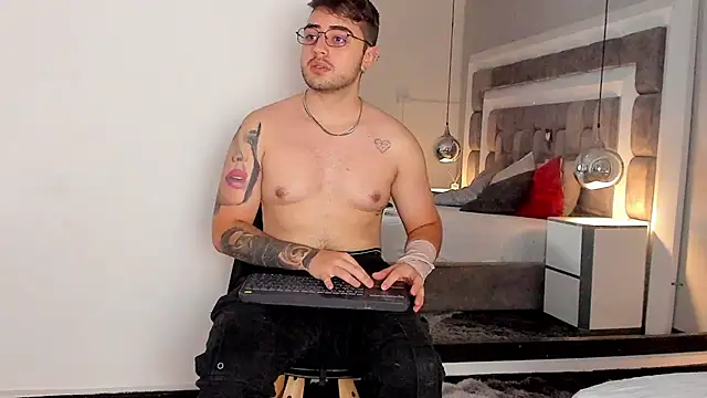 Snapshot of Ethan_Greys chatting on November 2025 03:43:02 AM Ethan Greys online show from November 2025 03:43:02 AM