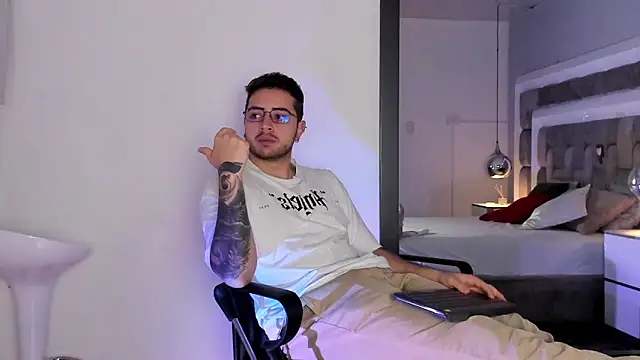 Snapshot of Ethan_Greys chatting on December 2025 04:28:02 AM Ethan Greys online show from December 2025 04:28:02 AM