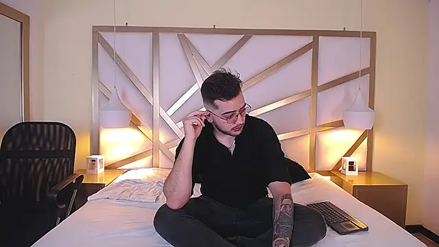 Snapshot of Ethan_Greys chatting on December 2025 04:09:01 AM Ethan Greys online show from December 2025 04:09:01 AM