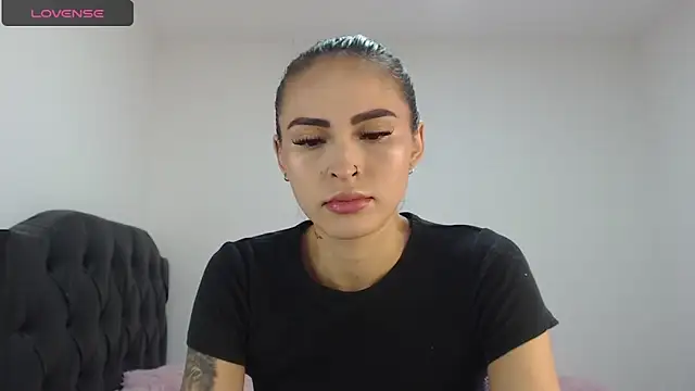 Snapshot of Linda__fiore chatting on December 2025 10:48:01 PM Linda fiore online show from December 2025 10:48:01 PM