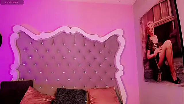 Snapshot of LeslieAmor1 chatting on November 2025 05:51:01 AM LeslieAmor1 online show from November 2025 05:51:01 AM