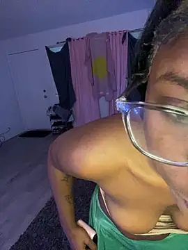 Snapshot of Mistresslucyxxx chatting on November 2025 09:15:02 AM Mistresslucyxxx online show from November 2025 09:15:02 AM