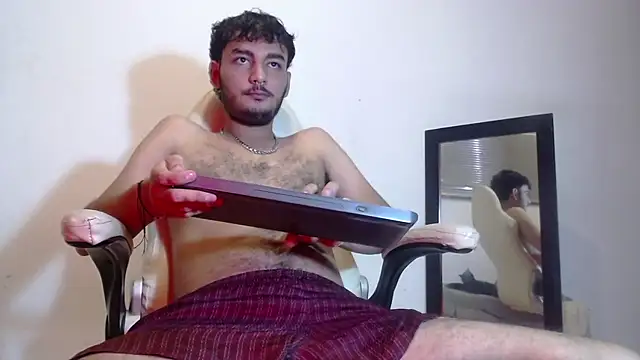 Snapshot of Brunicci chatting on December 2025 08:30:01 AM Brunicci online show from December 2025 08:30:01 AM