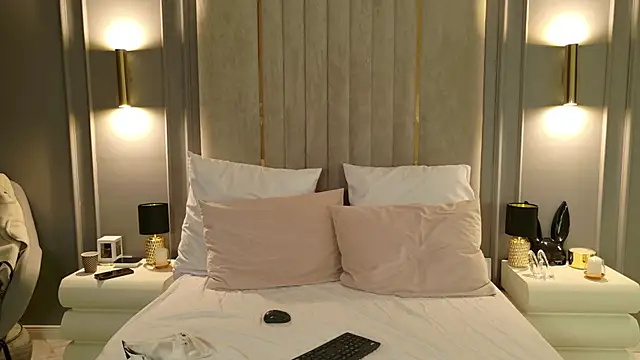 Snapshot of RileyHeaven chatting on November 2025 09:32:01 PM RileyHeaven online show from November 2025 09:32:01 PM