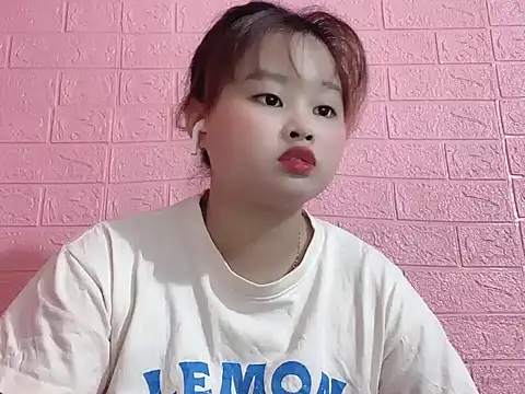 Snapshot of Lina8386 chatting on December 2025 07:25:01 AM Lina8386 online show from December 2025 07:25:01 AM