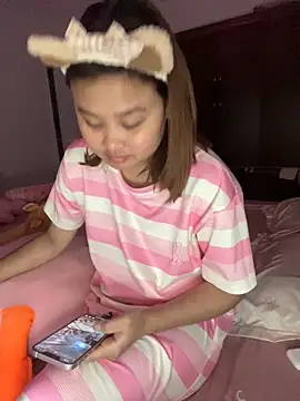 Snapshot of Lina8386 chatting on December 2025 11:37:01 AM Lina8386 online show from December 2025 11:37:01 AM