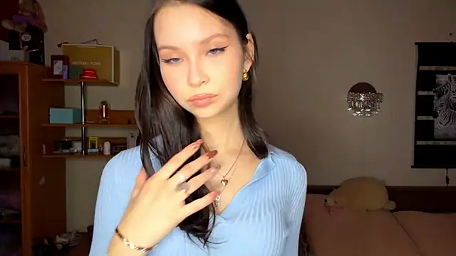 Snapshot of EmmaJonse chatting on November 2025 11:54:02 AM EmmaJonse online show from November 2025 11:54:02 AM