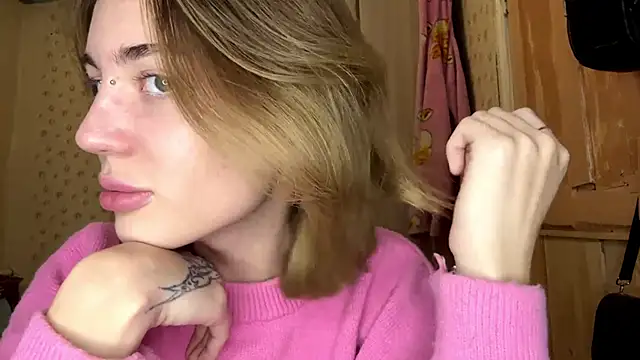 Snapshot of MelaineAytes chatting on November 2025 10:04:01 AM MelaineAytes online show from November 2025 10:04:01 AM