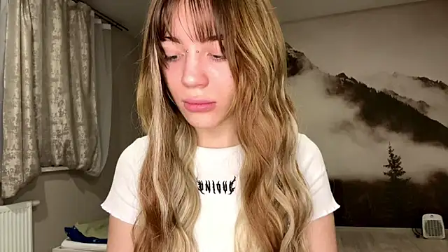 Snapshot of MelaineAytes chatting on December 2025 01:05:02 PM MelaineAytes online show from December 2025 01:05:02 PM